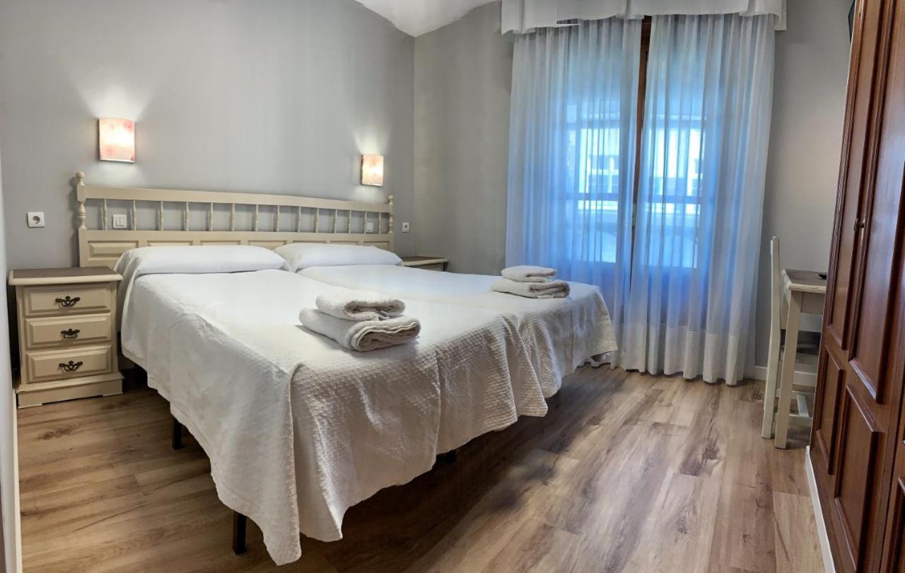 Hostal Restaurante Mendez فيلافرانكا ديل بيرزو المظهر الخارجي الصورة
