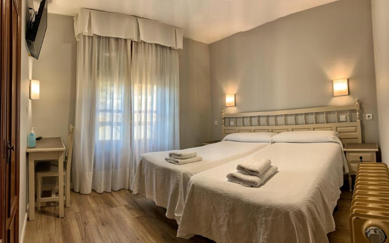 Hostal Restaurante Mendez فيلافرانكا ديل بيرزو المظهر الخارجي الصورة