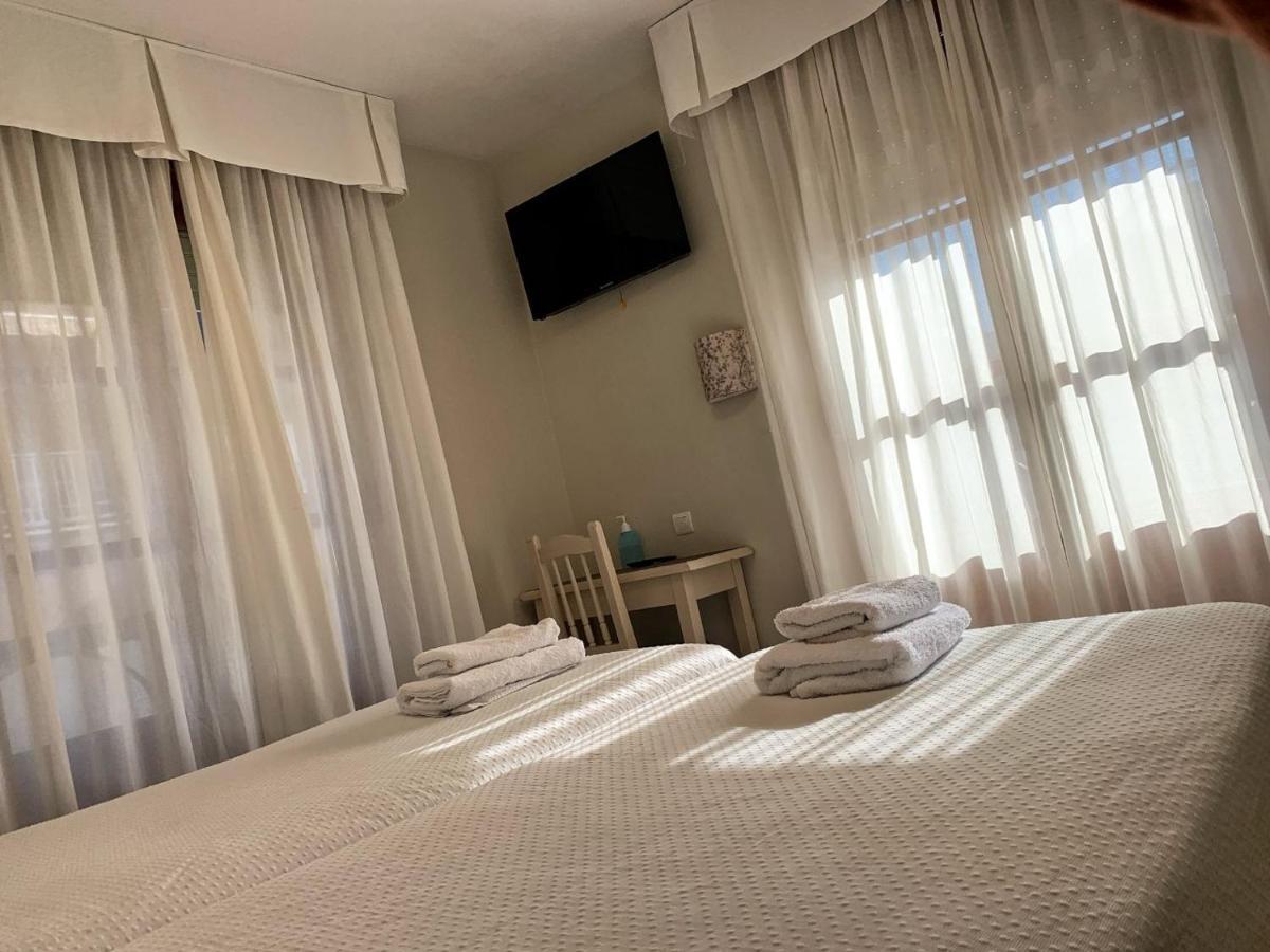 Hostal Restaurante Mendez فيلافرانكا ديل بيرزو المظهر الخارجي الصورة