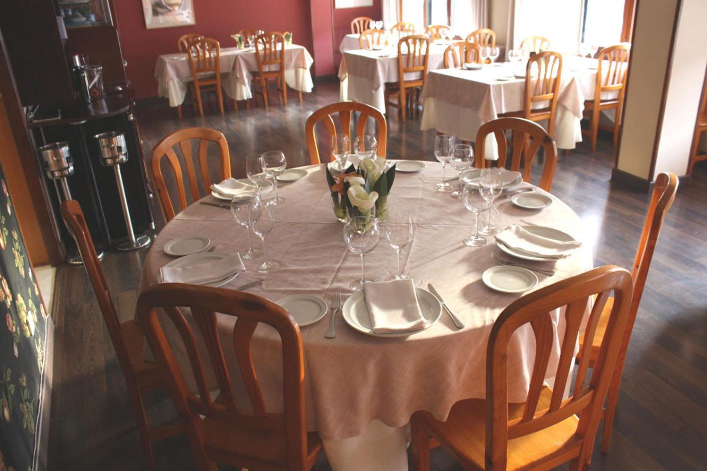 Hostal Restaurante Mendez فيلافرانكا ديل بيرزو المظهر الخارجي الصورة