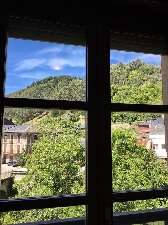 Hostal Restaurante Mendez فيلافرانكا ديل بيرزو المظهر الخارجي الصورة