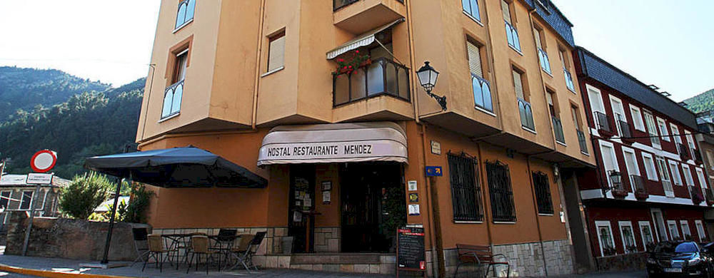 Hostal Restaurante Mendez فيلافرانكا ديل بيرزو المظهر الخارجي الصورة