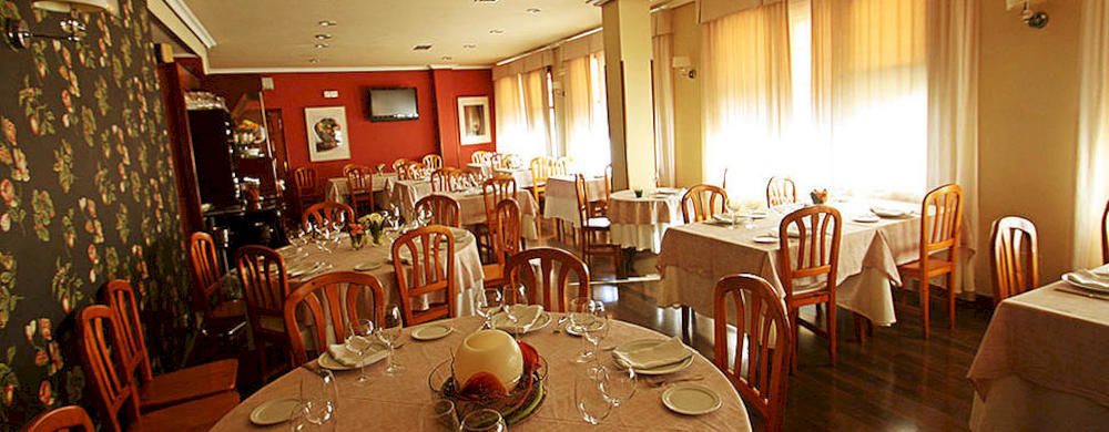 Hostal Restaurante Mendez فيلافرانكا ديل بيرزو المظهر الخارجي الصورة