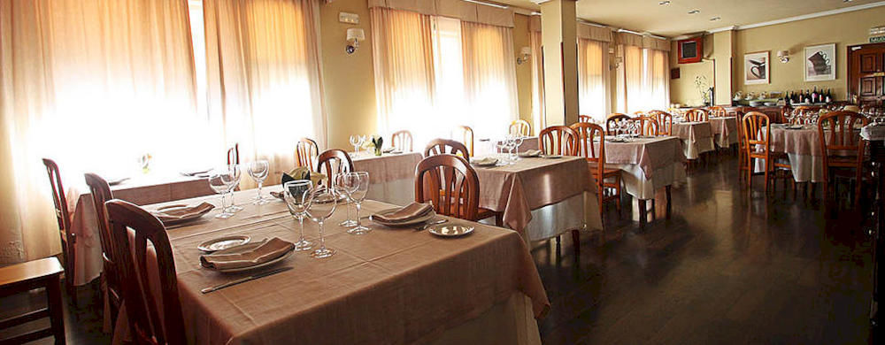 Hostal Restaurante Mendez فيلافرانكا ديل بيرزو المظهر الخارجي الصورة
